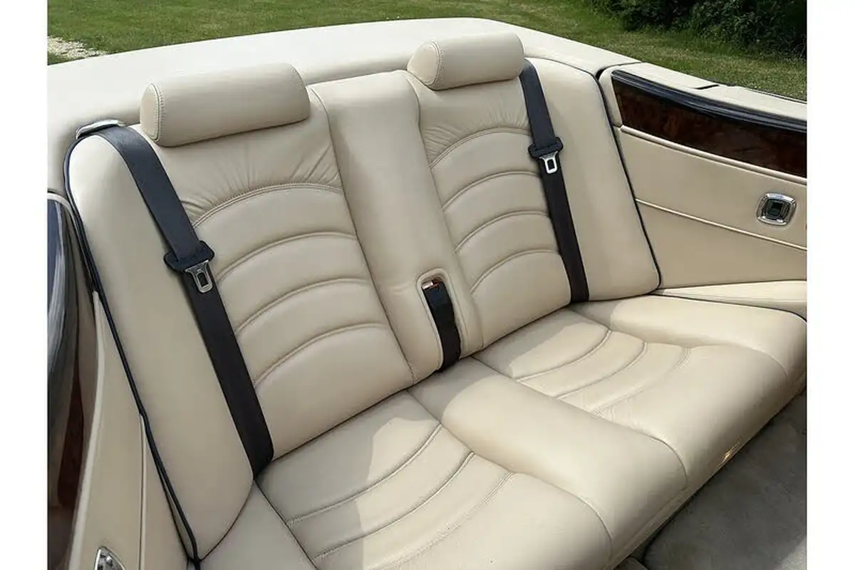 1997-bentley-azure-68-big-7