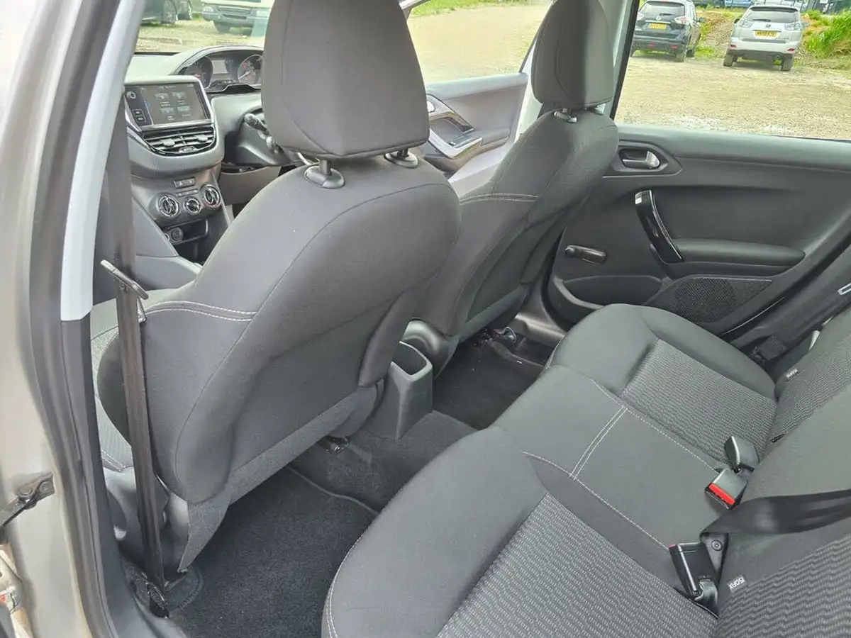2016-peugeot-208-12-puretech-active-82bhp-ss-5d-etg5-big-26