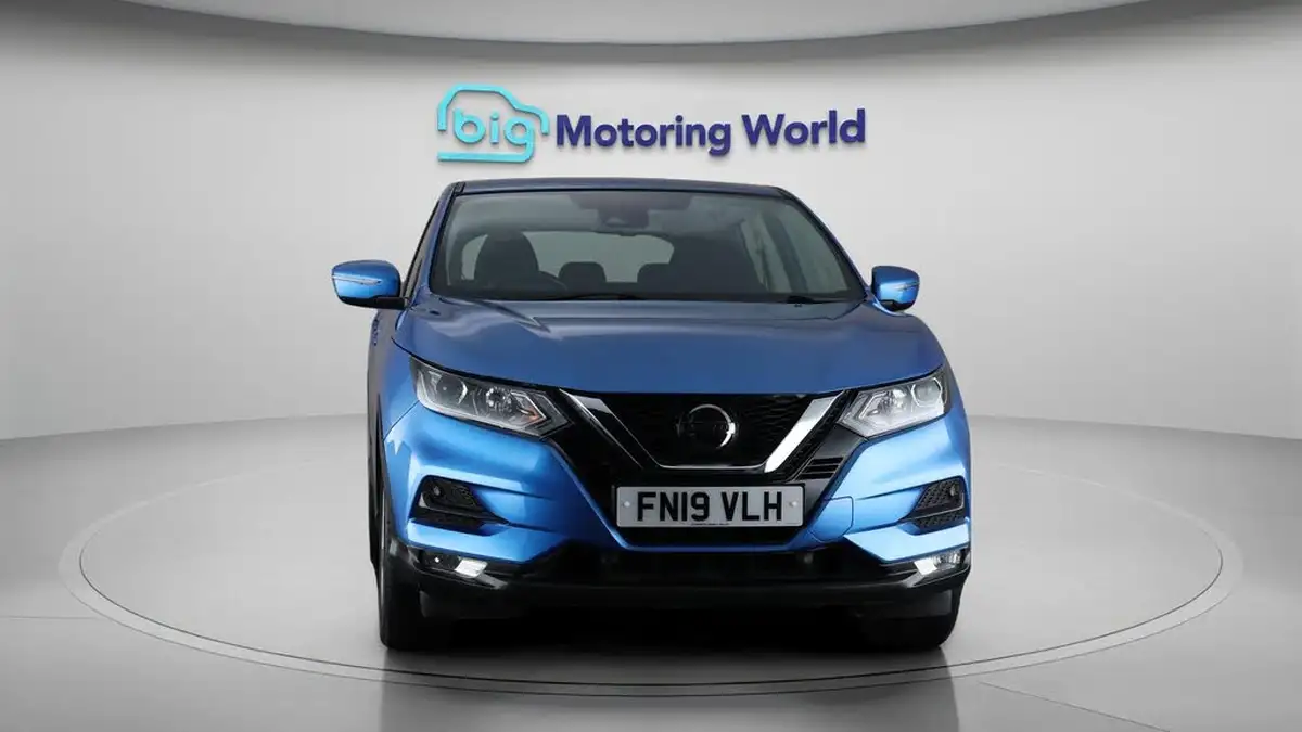 2019-nissan-qashqai-15dci-acenta-premium-17in-alloys-dct-big-2