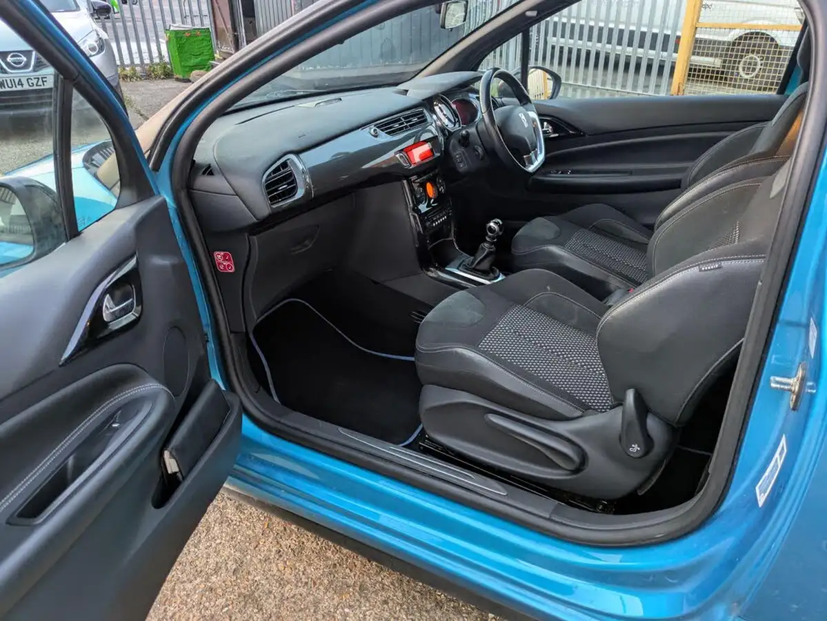 2012-citroen-ds3-16e-hdi-dsport-big-27