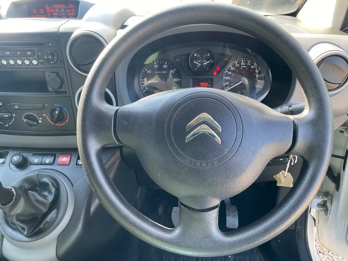 2013-citroen-berlingo-16td-l1-625-lx-airdream-airdream-panel-big-35