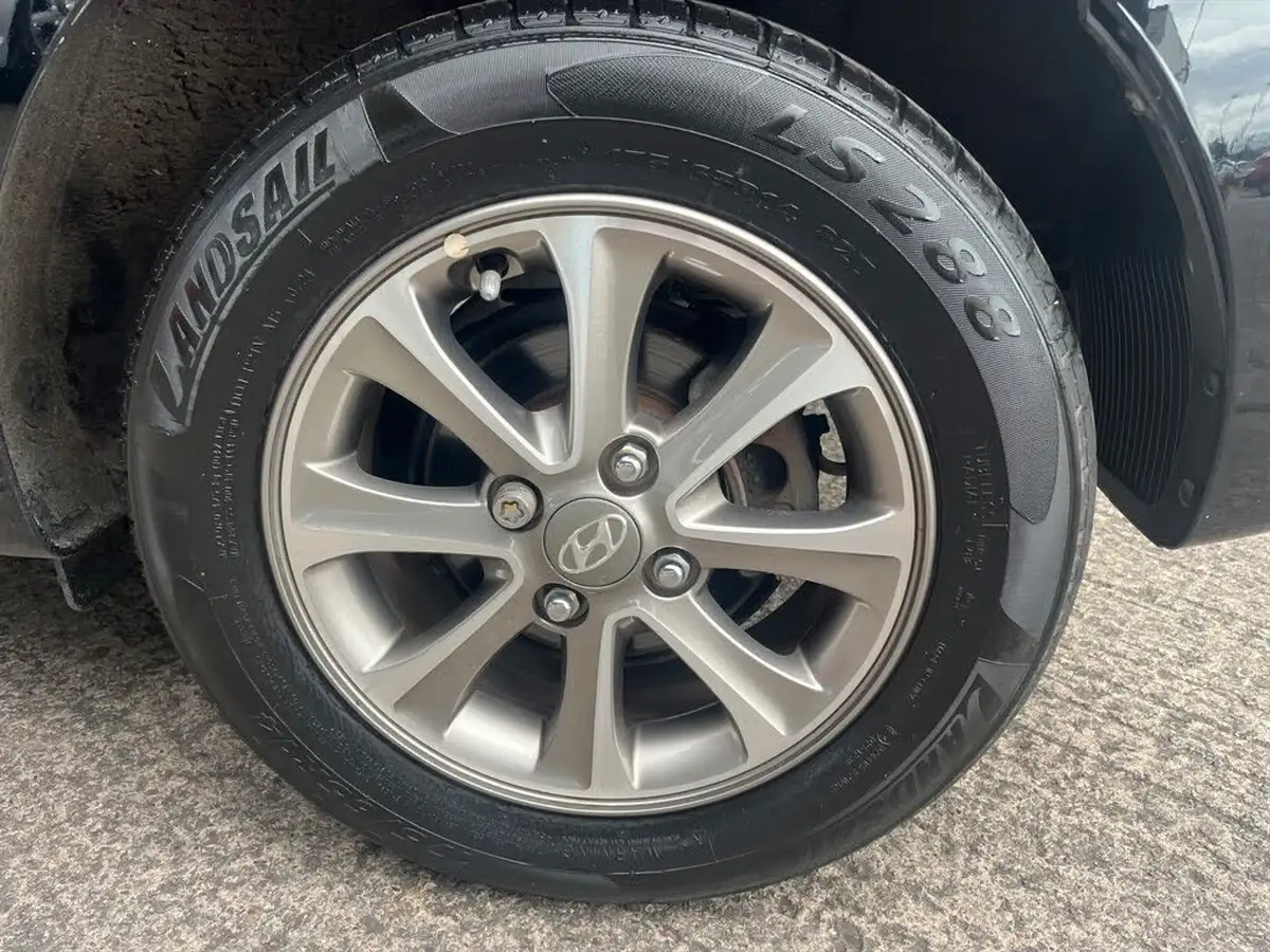 2017-hyundai-i10-12-premium-big-6
