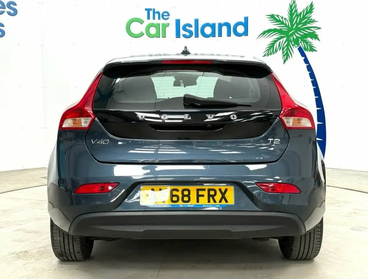 2018-volvo-v40-20-t2-momentum-nav-plus-big-6