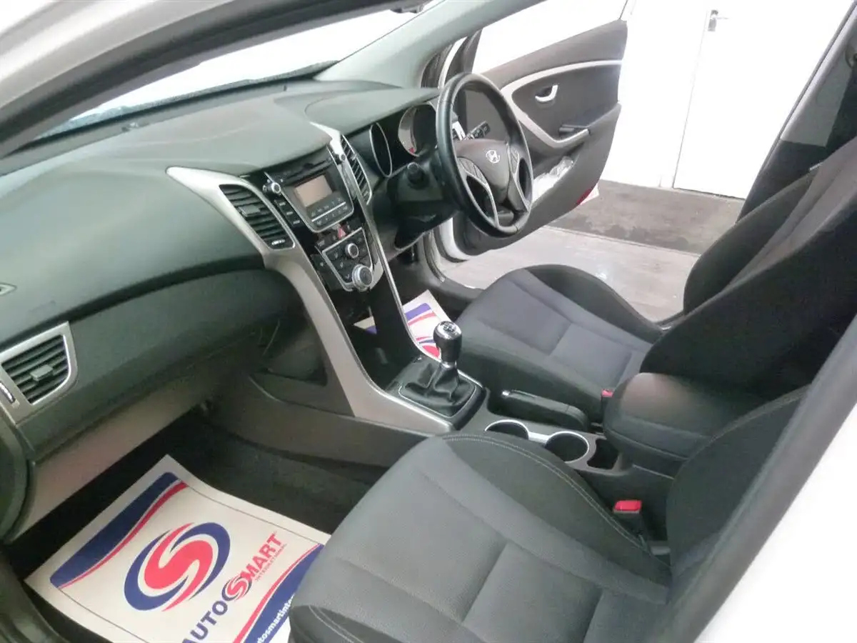 2017-hyundai-i30-16crdi-se-110ps-blue-drive-tourer-big-16