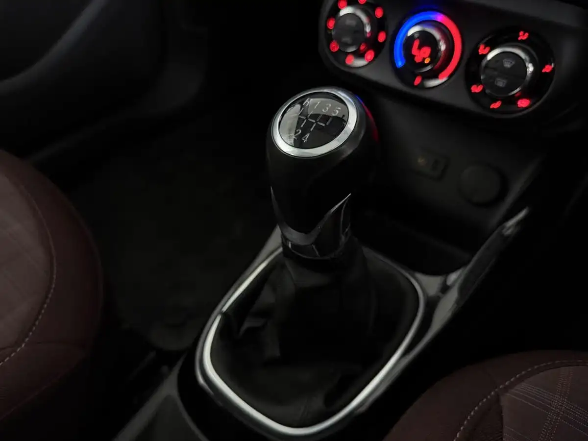 2015-vauxhall-adam-12-glam-big-31