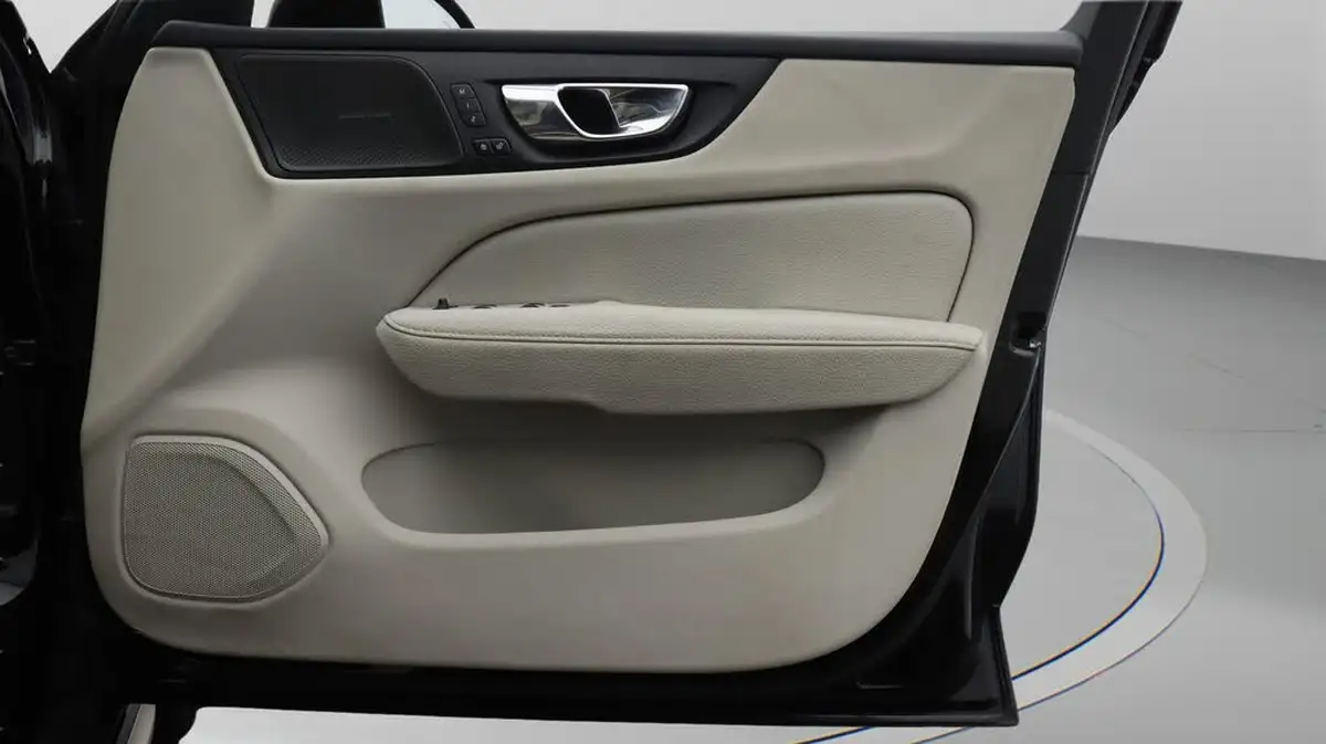 2020-volvo-v60-20td-d4-cross-country-plus-big-15