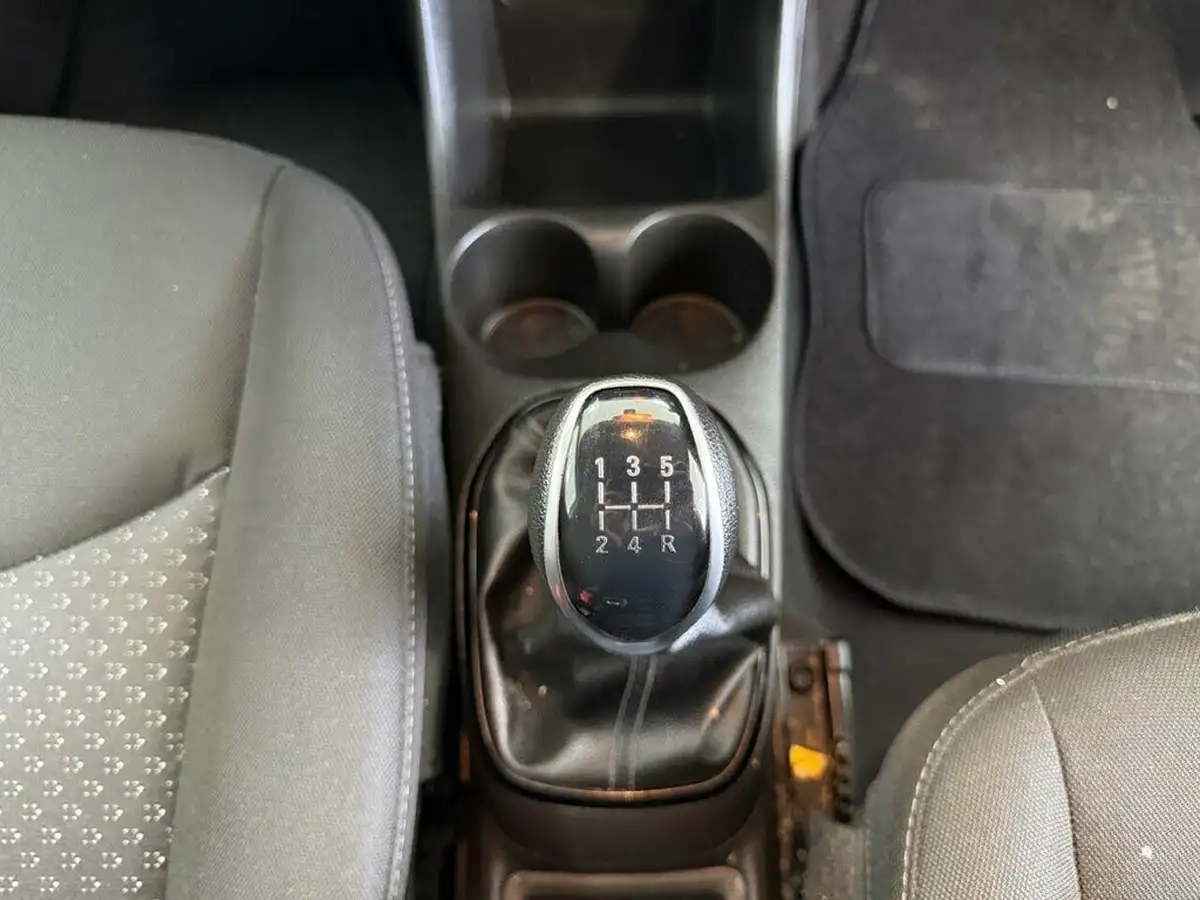 2018-vauxhall-viva-big-35