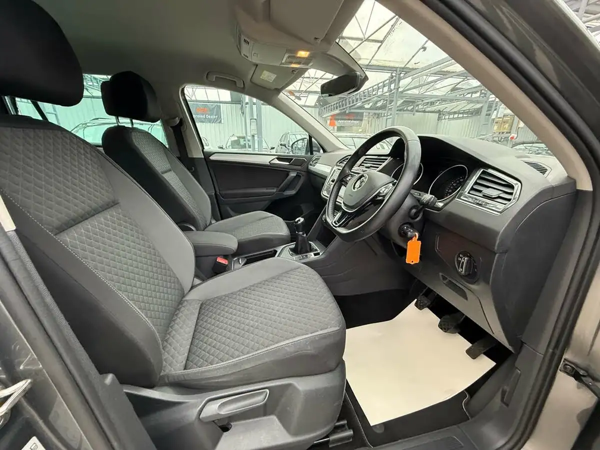 2018-volkswagen-tiguan-14-tsi-se-navigation-125ps-ss-big-18
