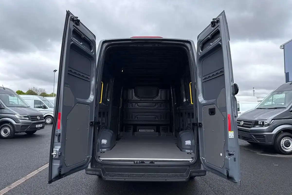 2024-volkswagen-crafter-20tdi-cr35-mwb-commerce-plus-140pseu6d-big-5