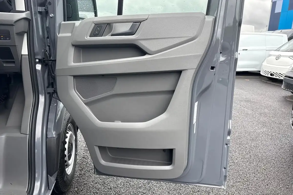 2024-volkswagen-crafter-20tdi-cr35-mwb-commerce-plus-140pseu6d-big-29