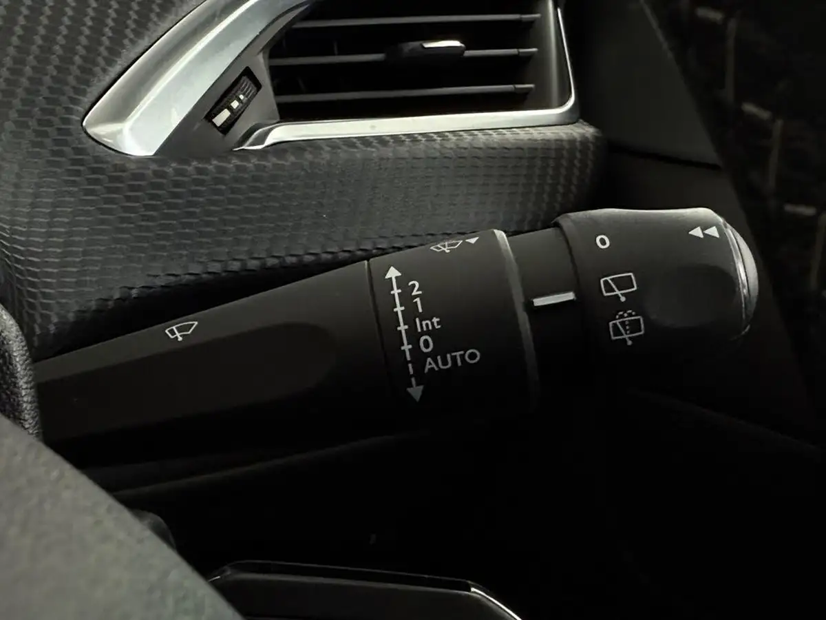2019-peugeot-208-12-puretech-tech-edition-82bhp-big-25