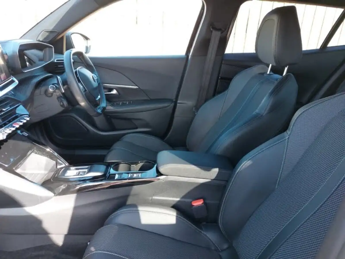 2023-peugeot-2008-suv-big-4