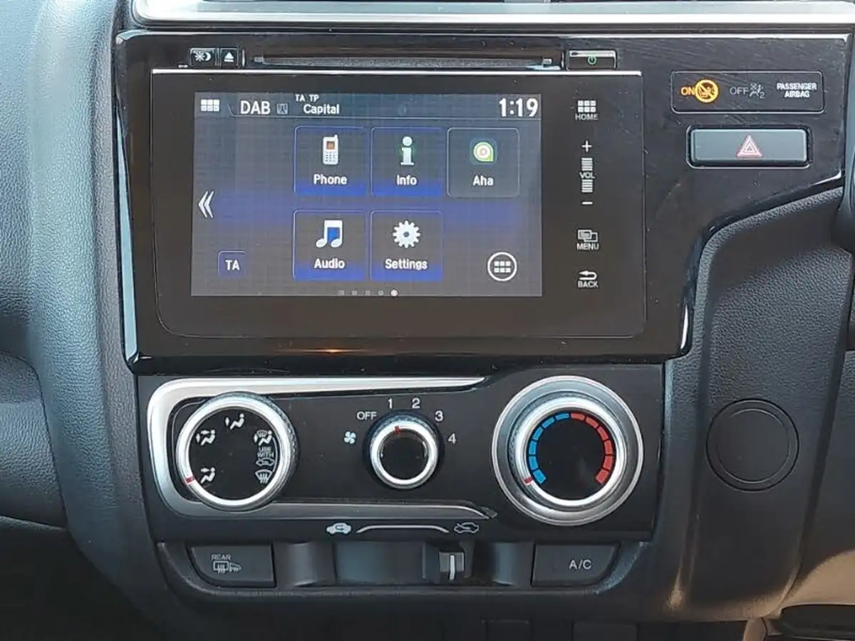 2019-honda-jazz-15-i-vtec-sport-big-10