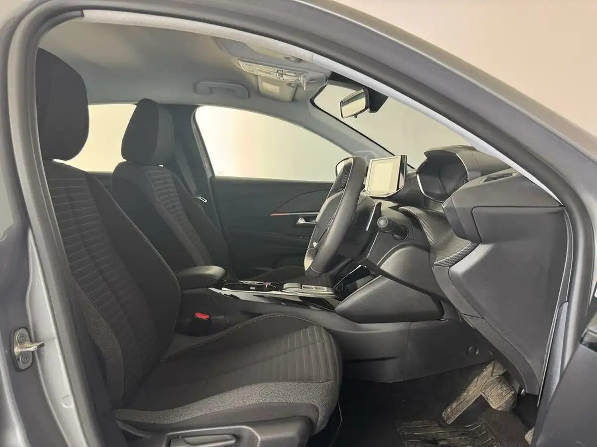 2023-peugeot-208-12-puretech-active-premium-100ps-eat8-big-9