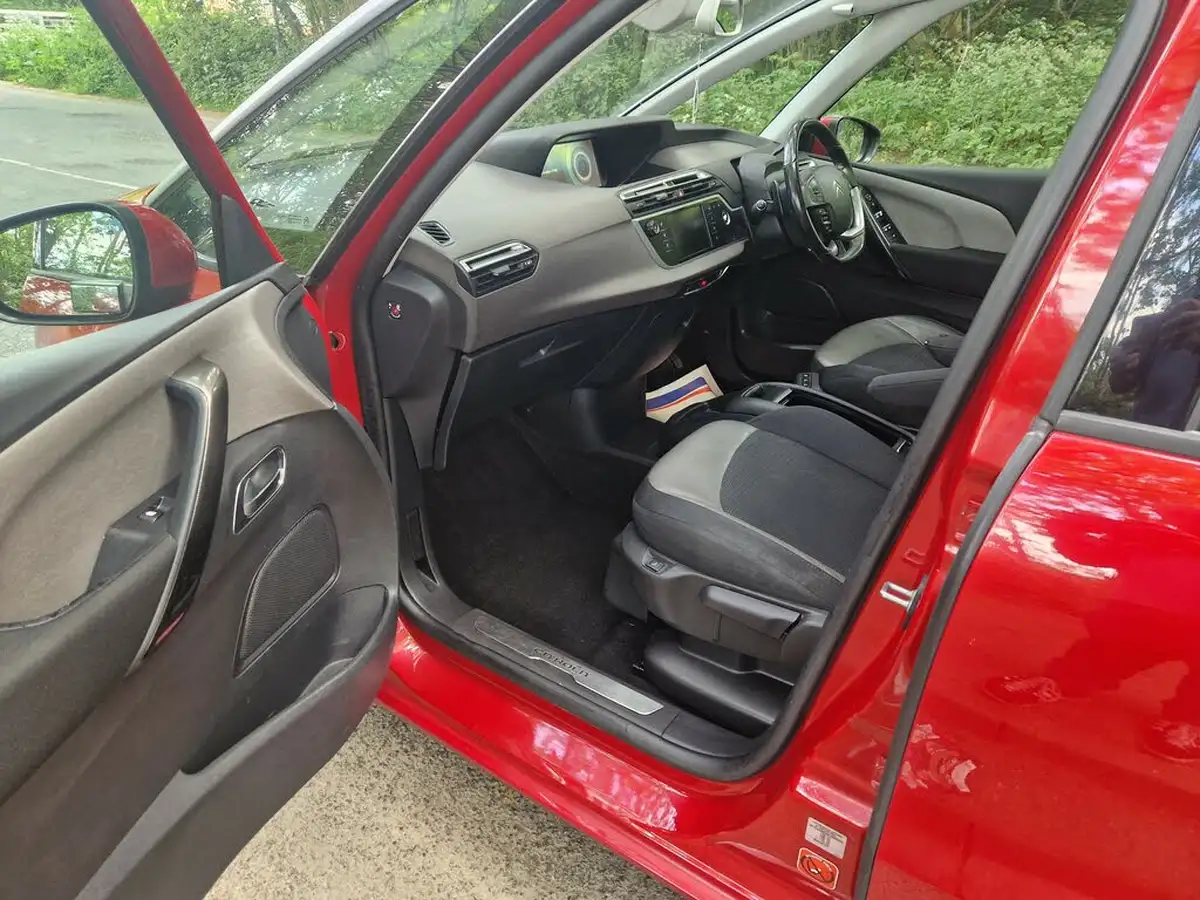 2014-citroen-grand-c4-picasso-16e-hdi-exclusive-etg6-big-8