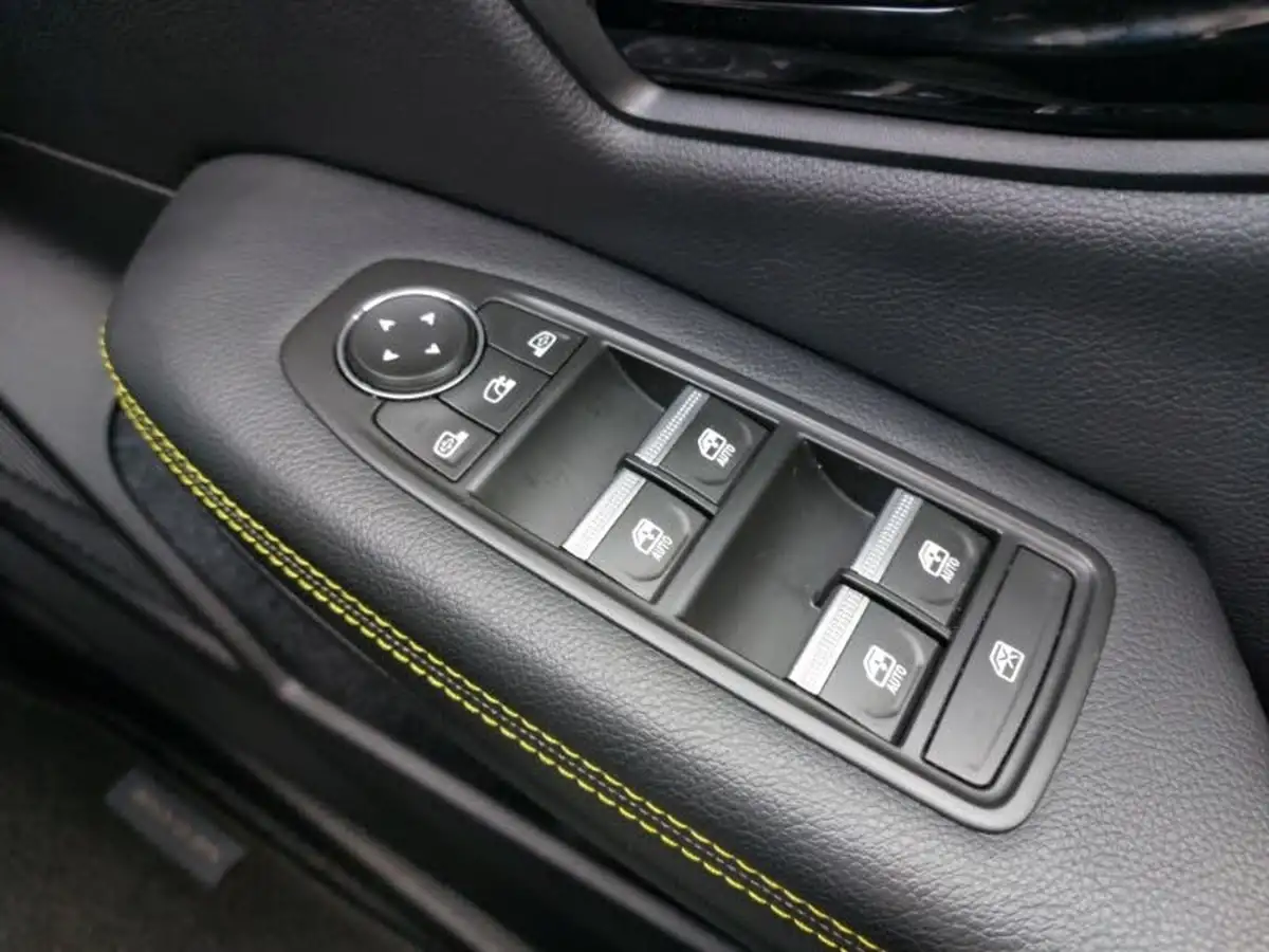 2024-renault-megane-e-tech-e-techno-big-18