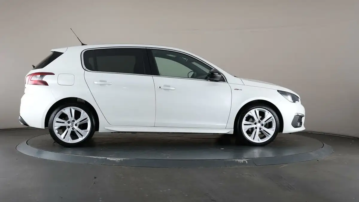 2019-peugeot-308-15-bluehdi-gt-line-big-63