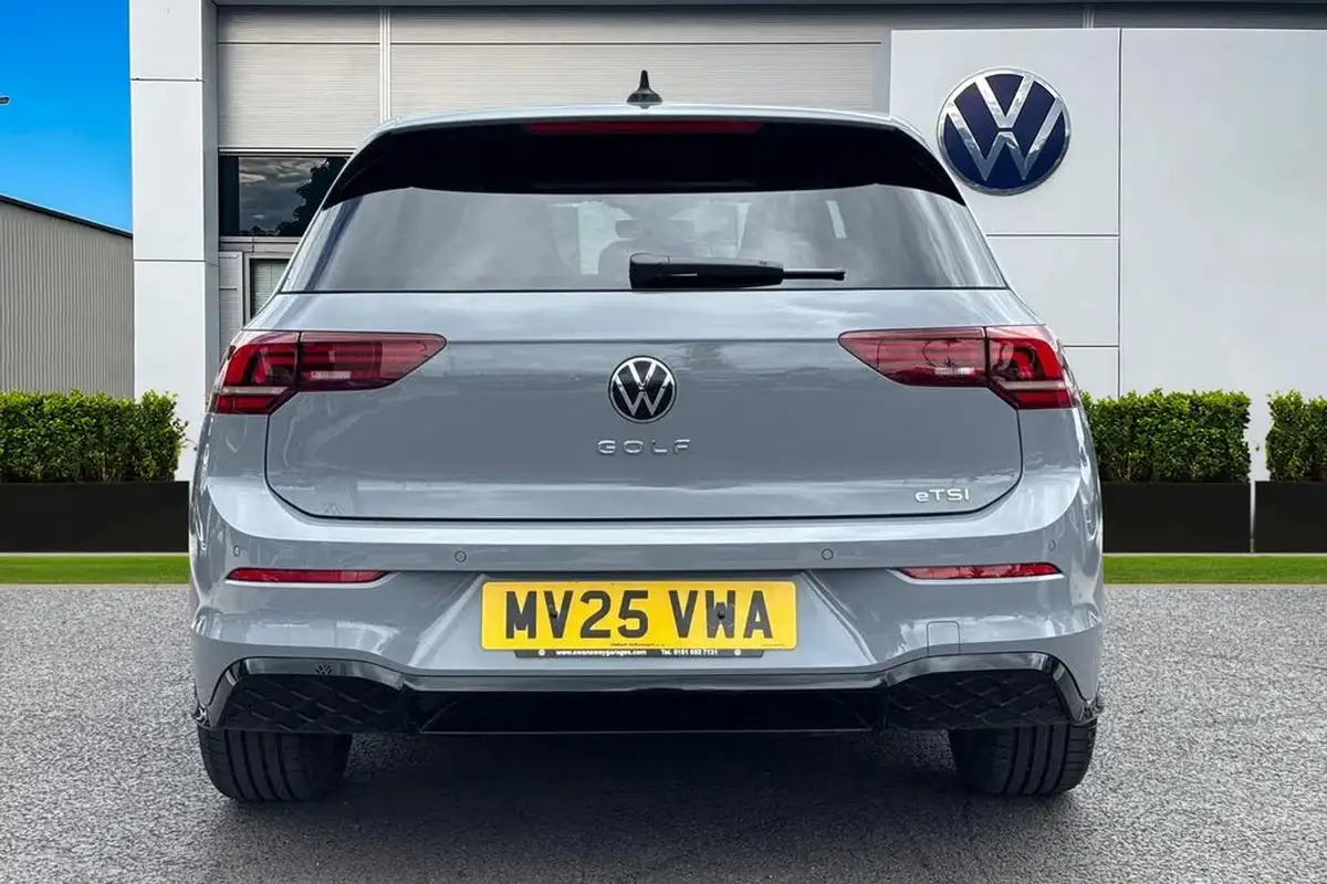 2025-volkswagen-golf-15-etsi-r-line-hatchback-big-3