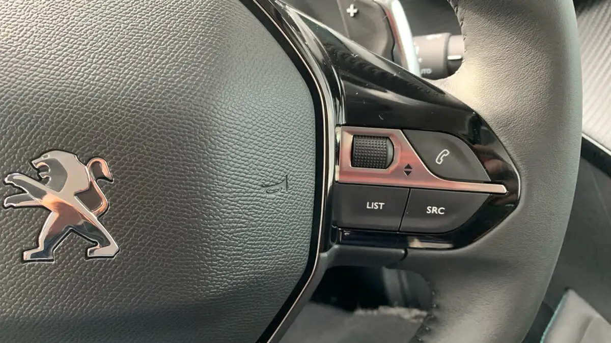 2022-peugeot-208-12-puretech-allure-premium-100bhp-eat8-big-23