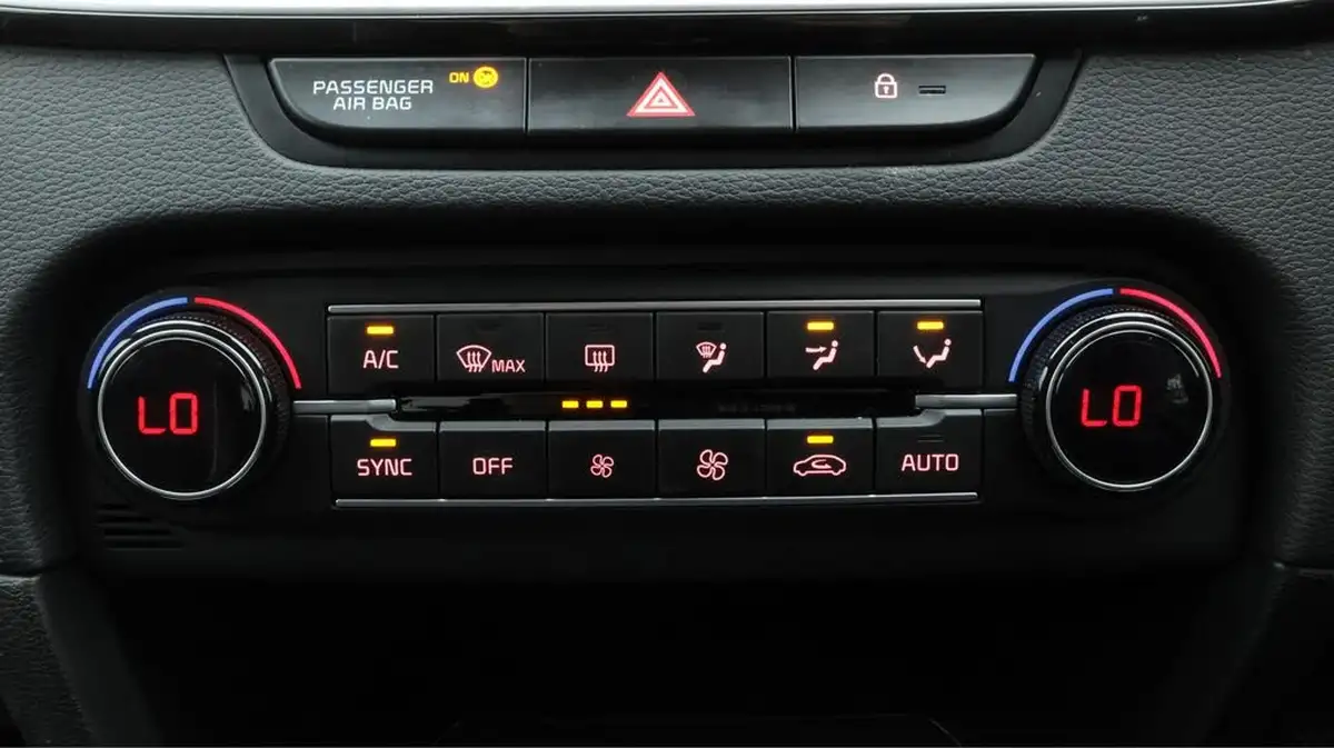2022-kia-ceed-15-t-gdi-3-hatchback-big-12
