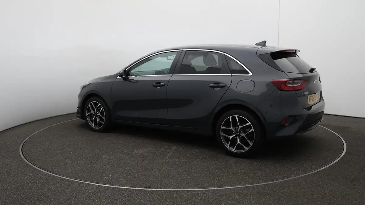 2022-kia-ceed-15-t-gdi-3-hatchback-big-36