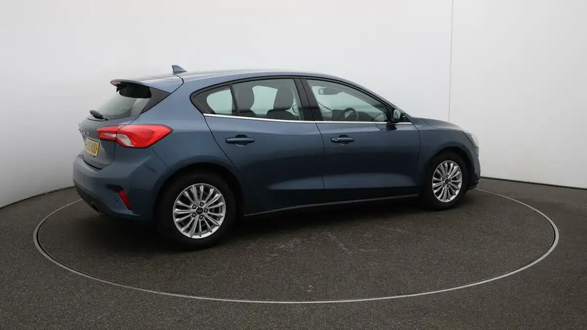 2020-ford-focus-15-titanium-hatchback-big-50