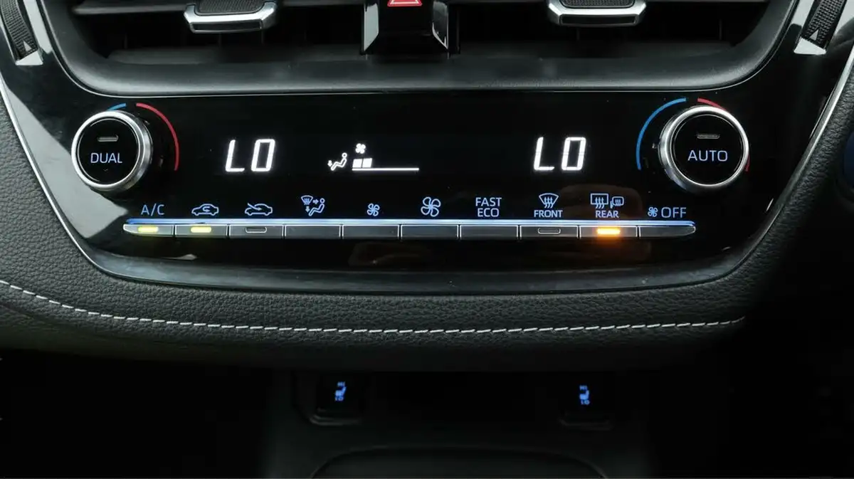 2021-toyota-corolla-18-vvt-i-icon-tech-spare-wheel-hatchback-5d-big-12
