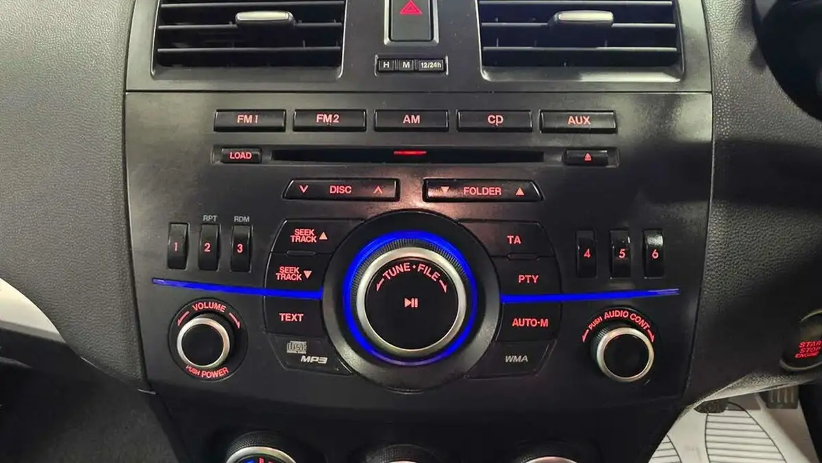 2012-mazda-mazda3-20-sport-navleather-big-36