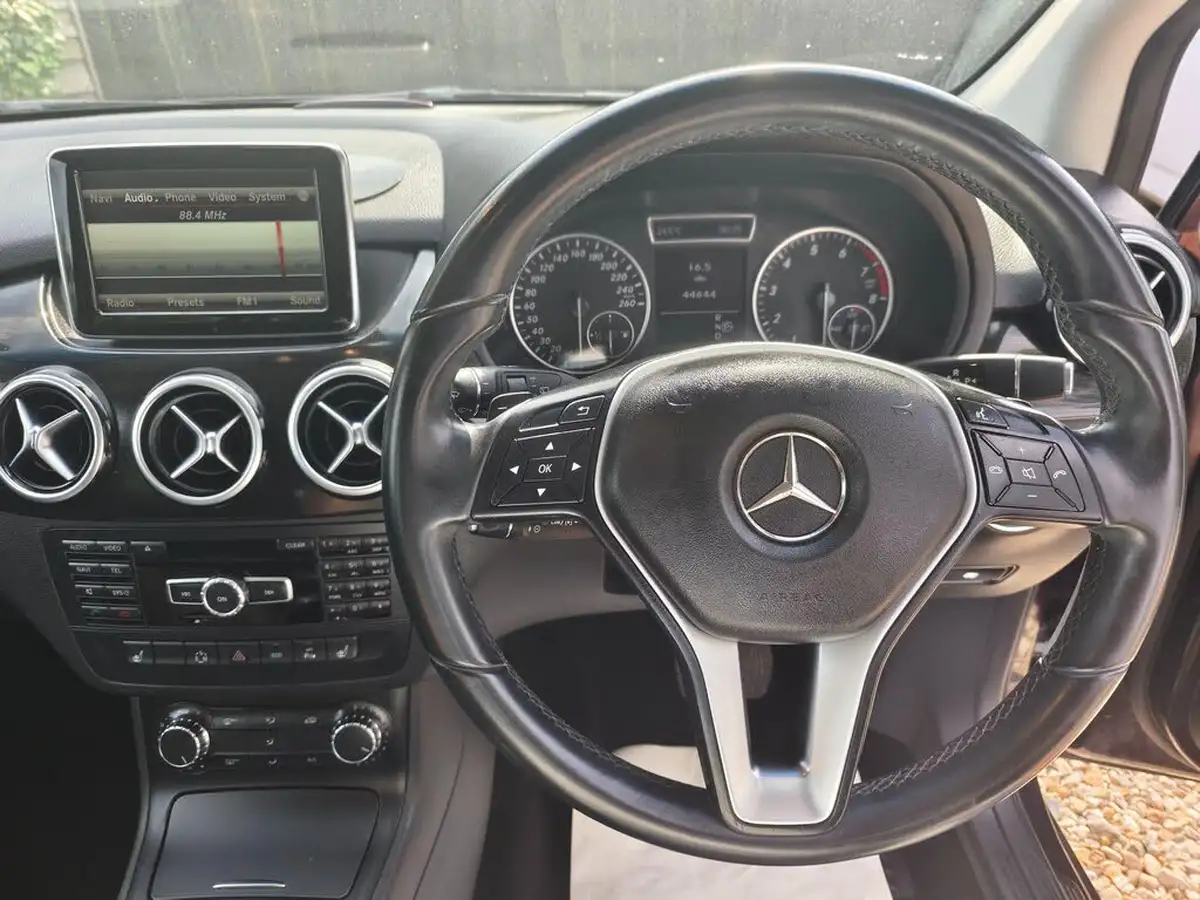 2014-mercedes-benz-b-class-big-14