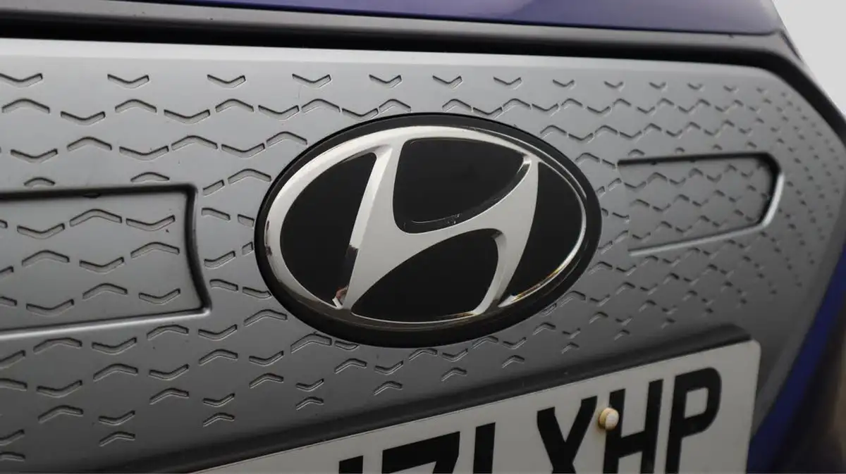 2022-hyundai-ioniq-e-premium-electric-big-22