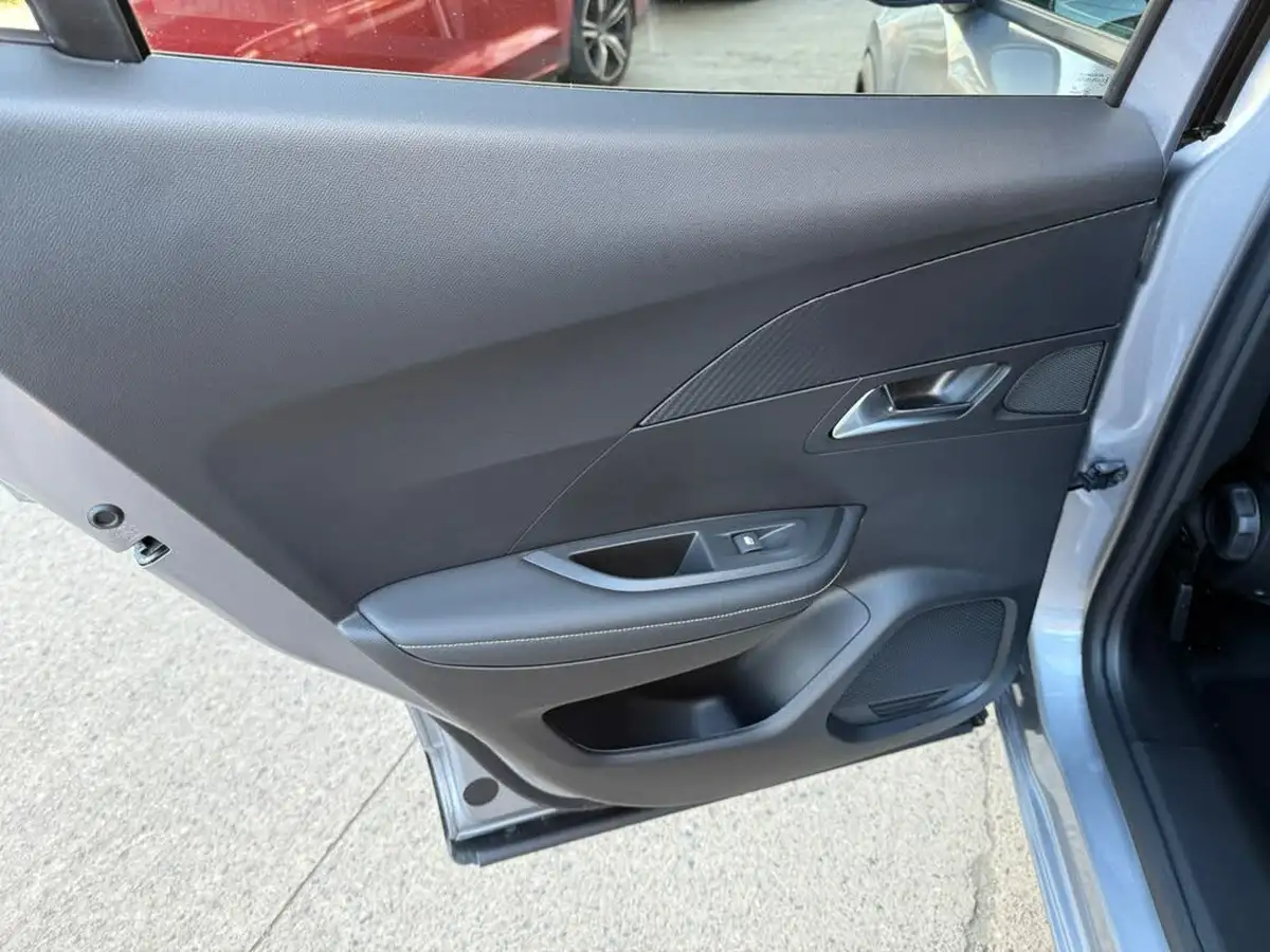 2025-peugeot-2008-suv-12-puretech-allure-130ps-eat8-big-47