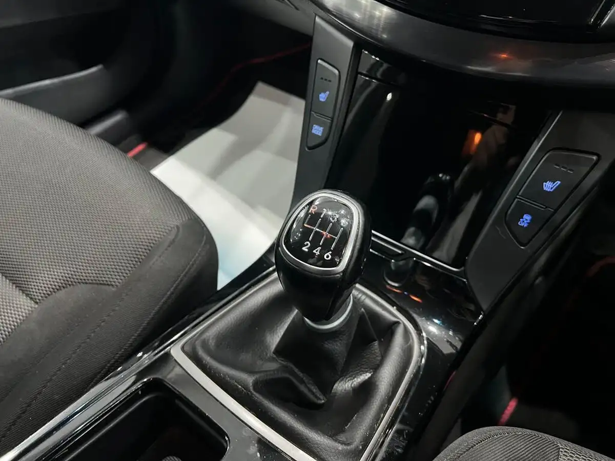 2017-hyundai-i40-17crdi-se-nav-141ps-tourer-5d-big-28