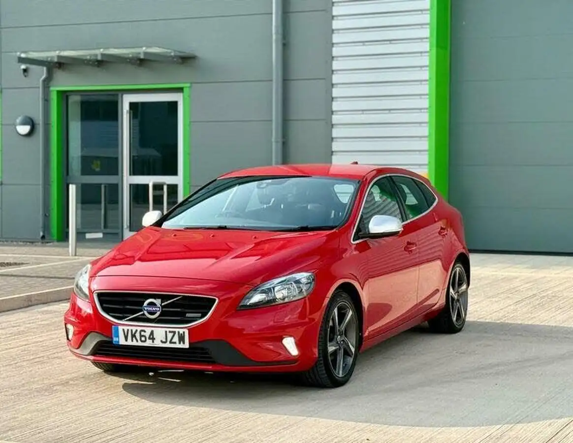 2014-volvo-v40-16td-d2-r-design-nav-big-0
