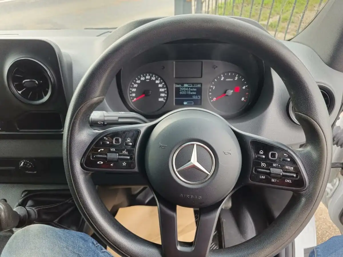 2021-mercedes-benz-sprinter-21cdi-314-l3h2-progressive-panel-big-13