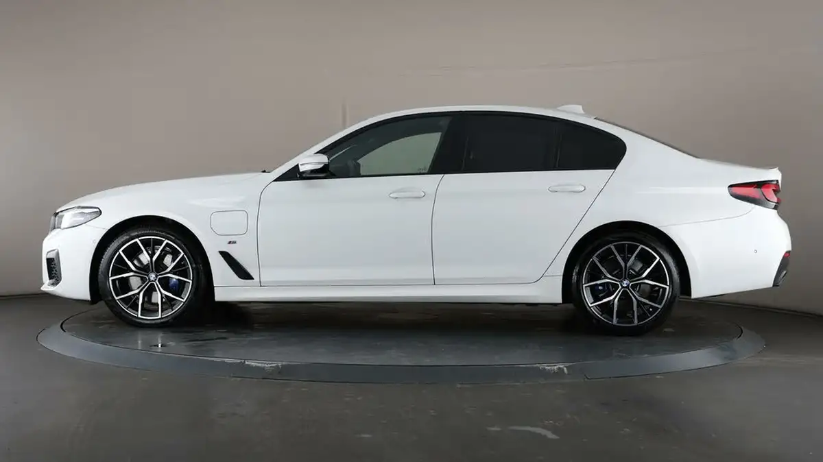 2021-bmw-5-series-20-530e-xdrive-m-sport-saloon-4d-big-30