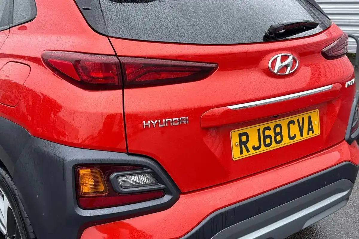 2018-hyundai-kona-10-t-gdi-premium-se-1-tone-roof-big-14