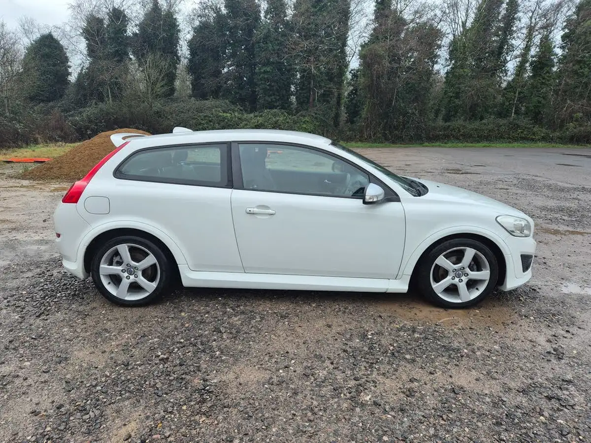 2012-volvo-c30-20-r-design-lux-big-3