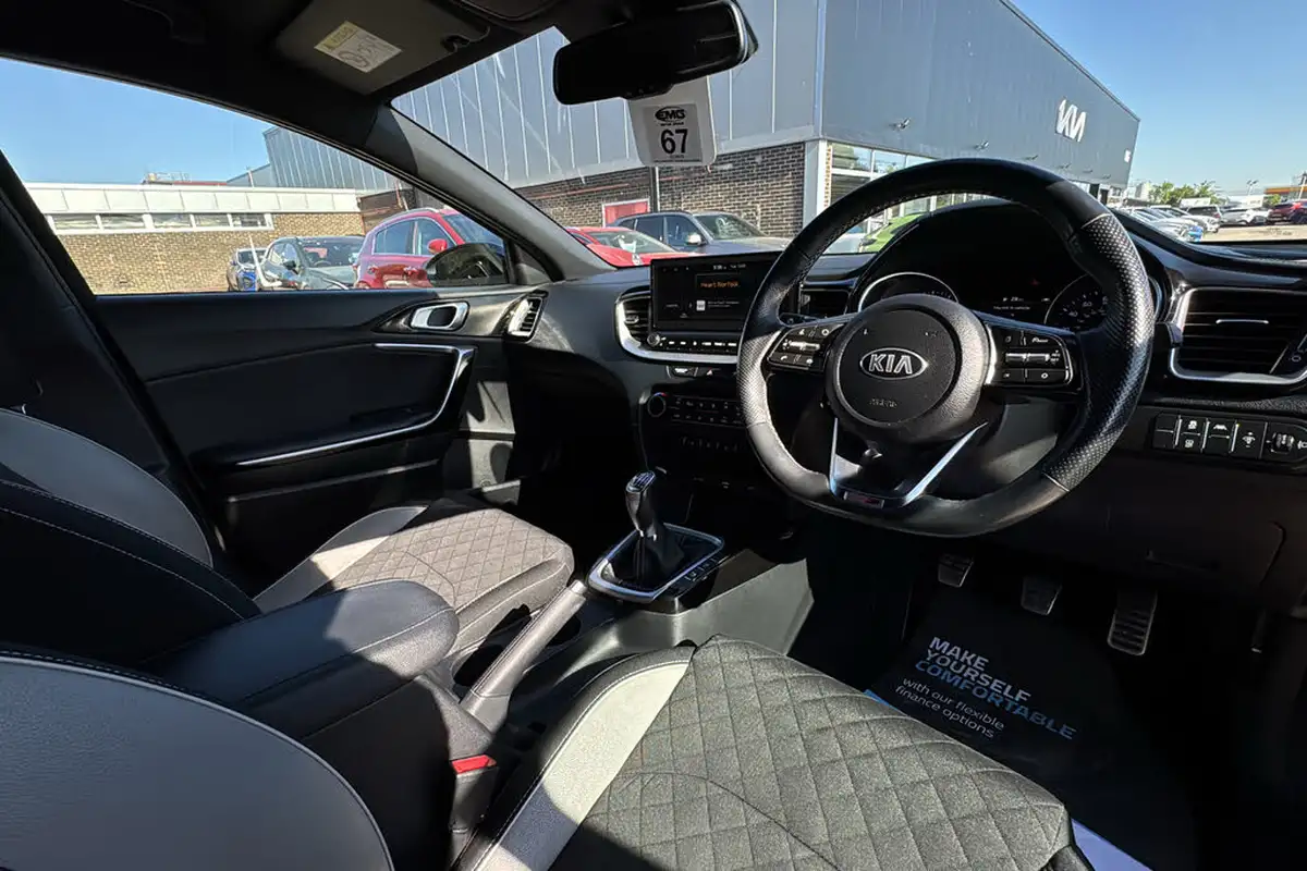 2021-kia-ceed-15-t-gdi-gt-line-big-8