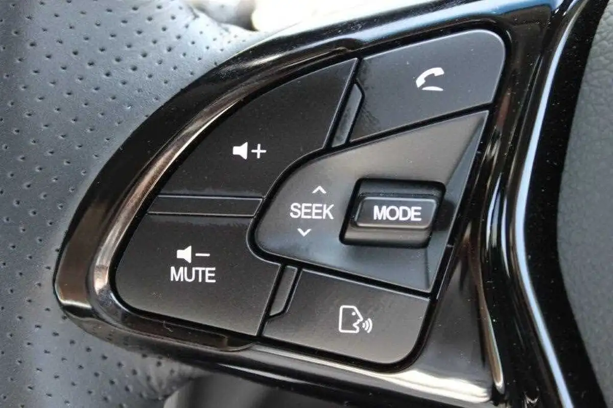 2025-kgm-ssangyong-tivoli-15-k40-auto-big-23