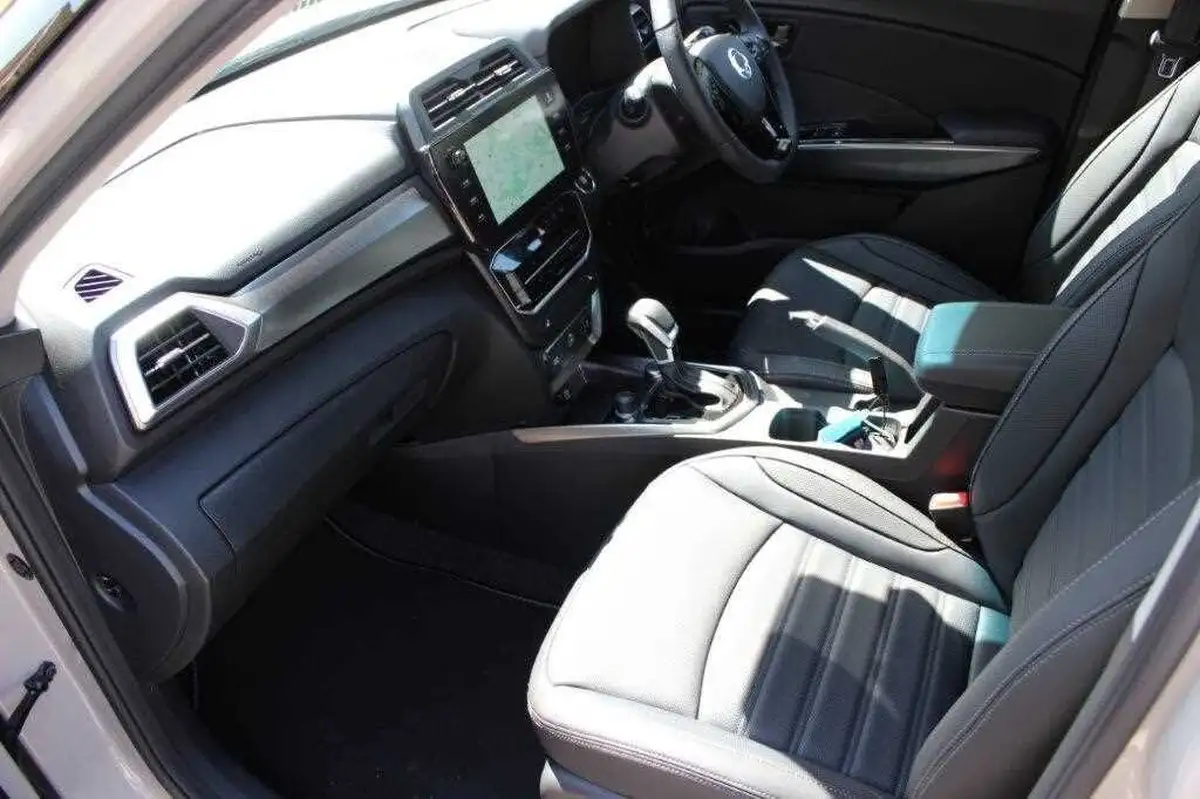 2025-kgm-ssangyong-tivoli-15-k40-auto-big-19