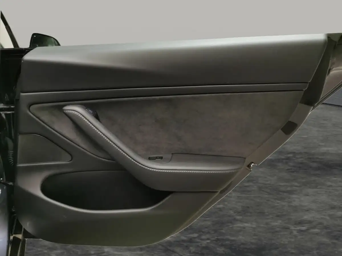 2020-tesla-model-3-e-long-range-big-36
