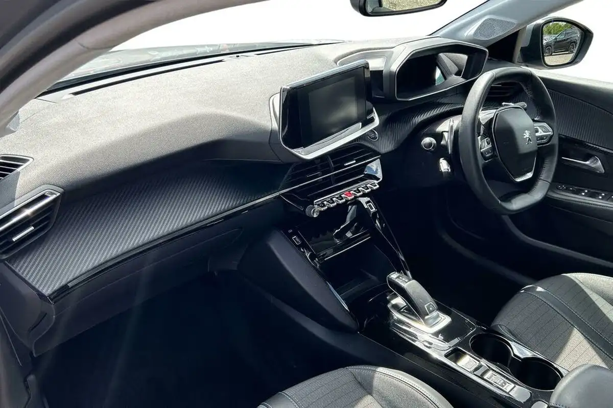 2021-peugeot-208-12-puretech-allure-premium-100bhp-eat8-big-5