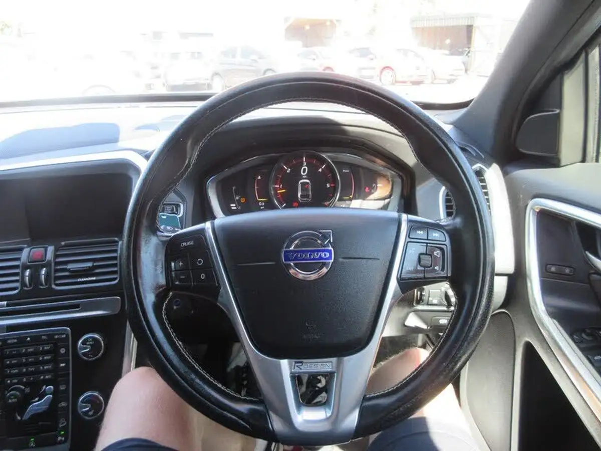 2017-volvo-xc60-24td-d5-r-design-geartronic-big-9
