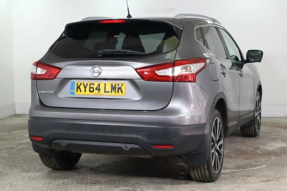 2014-nissan-qashqai-16dci-tekna-4x4-big-3