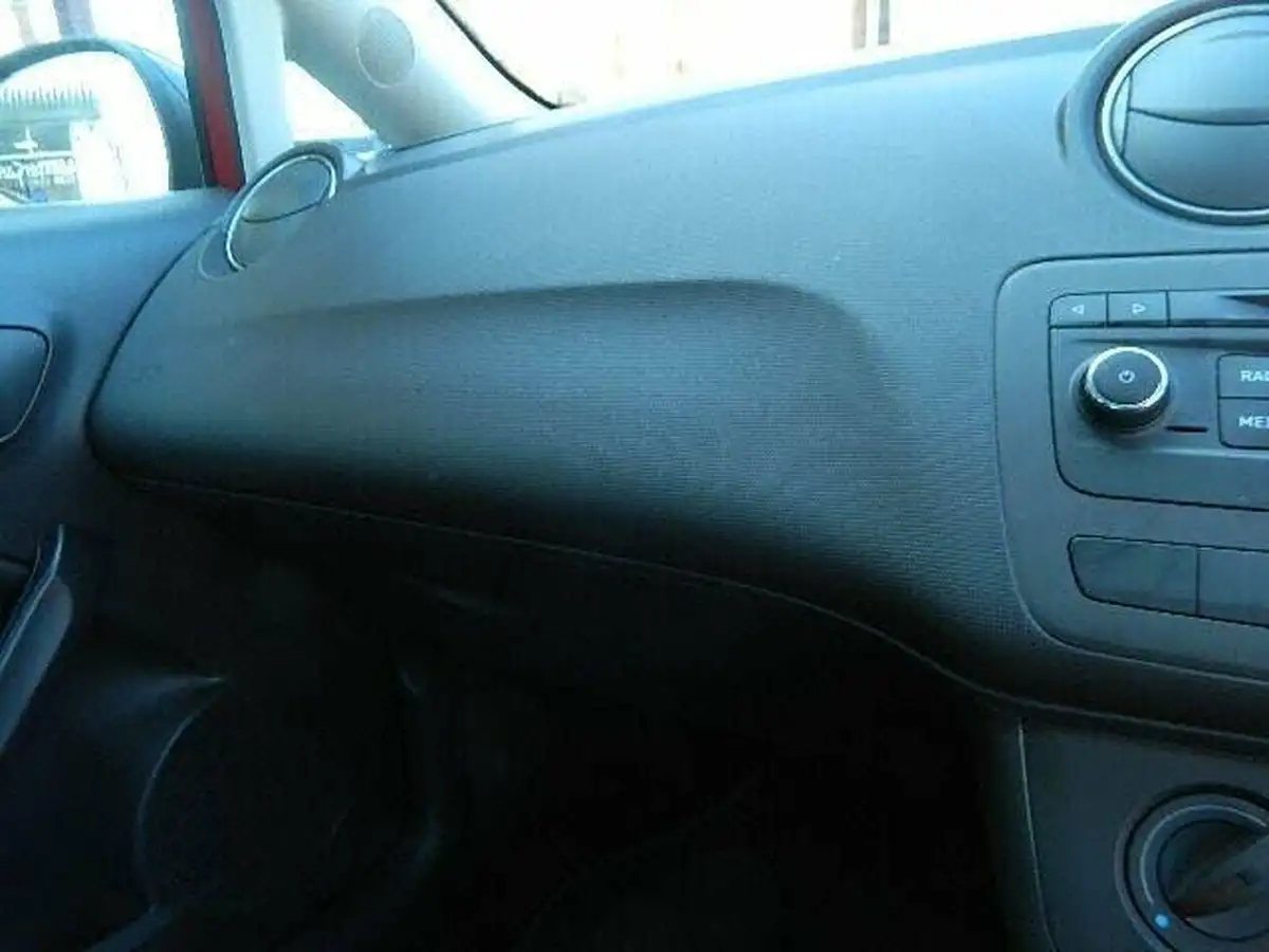 2015-seat-ibiza-12-fr-black-hatchback-5d-big-50