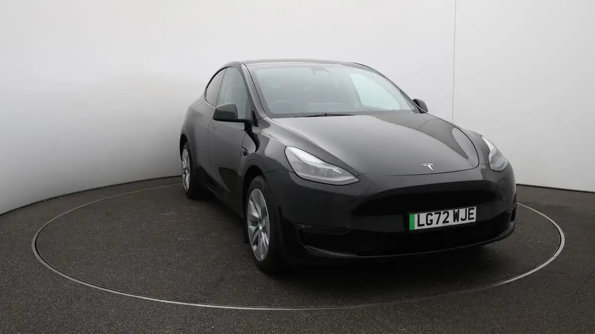 2022-tesla-model-y-e-long-range-big-41