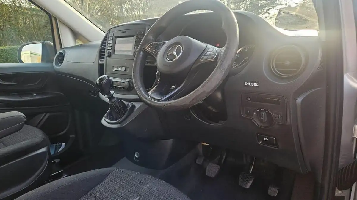 2016-mercedes-benz-vito-21cdi-114-bluetec-crewcab-compact-big-21