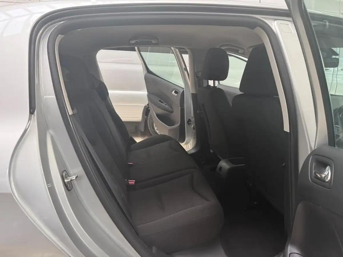 2012-peugeot-308-16-access-auto-big-31