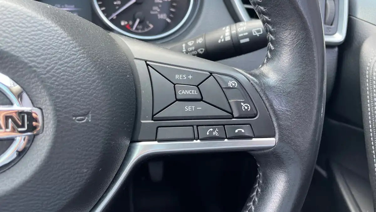 2017-nissan-qashqai-12-dig-t-n-connecta-glass-roof-pack-xtronic-cvt-big-24