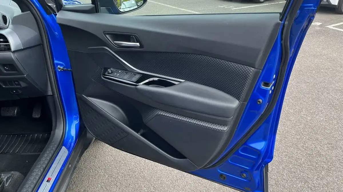 2022-toyota-c-hr-18-vvt-i-gr-sport-big-22